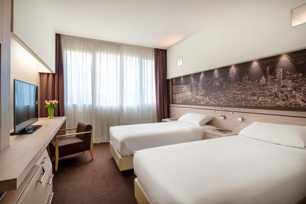 Una Hotels Bologna San Lazzaro Сан-Ладзаро-ди-Савена Экстерьер фото